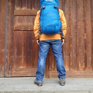 Zadní pohled na batoh Pinguin Minimalist 50.