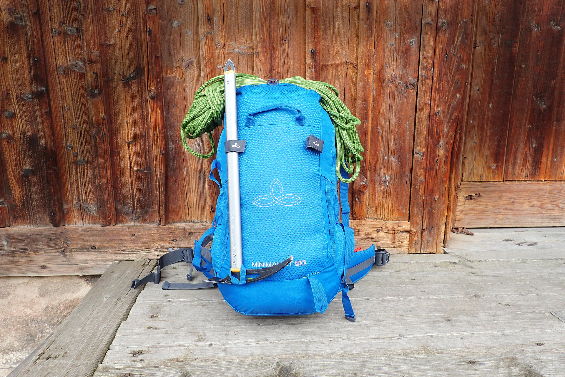 Pod horní extra popruh lze přidat i lano nebo budnu a to i bez víka.