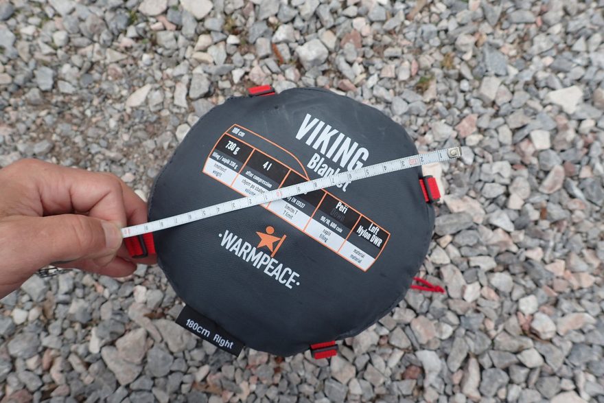 Průměr transportního obalu je cca 20 cm.