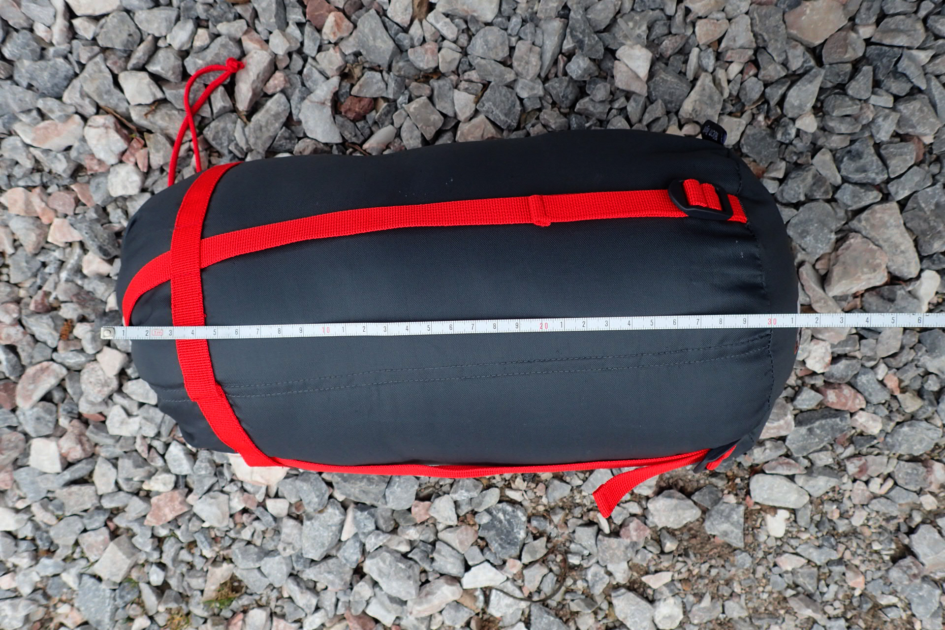 Délka transportního obalu před stažením je cca 30 cm.