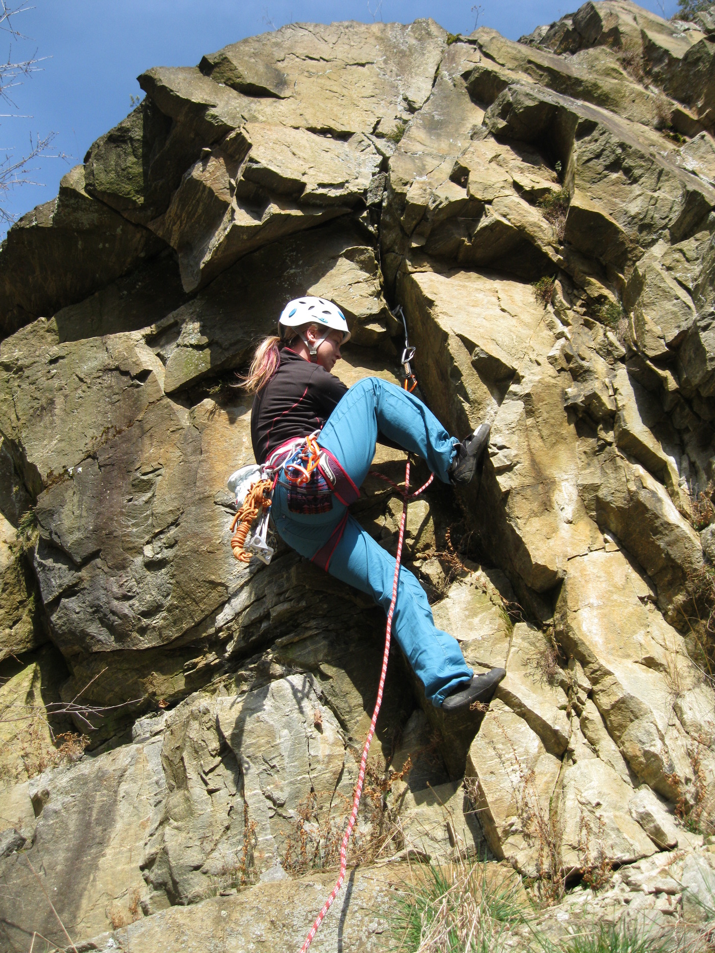 Na krku zezadu je uvnitř bundy na dotek příjemná látka