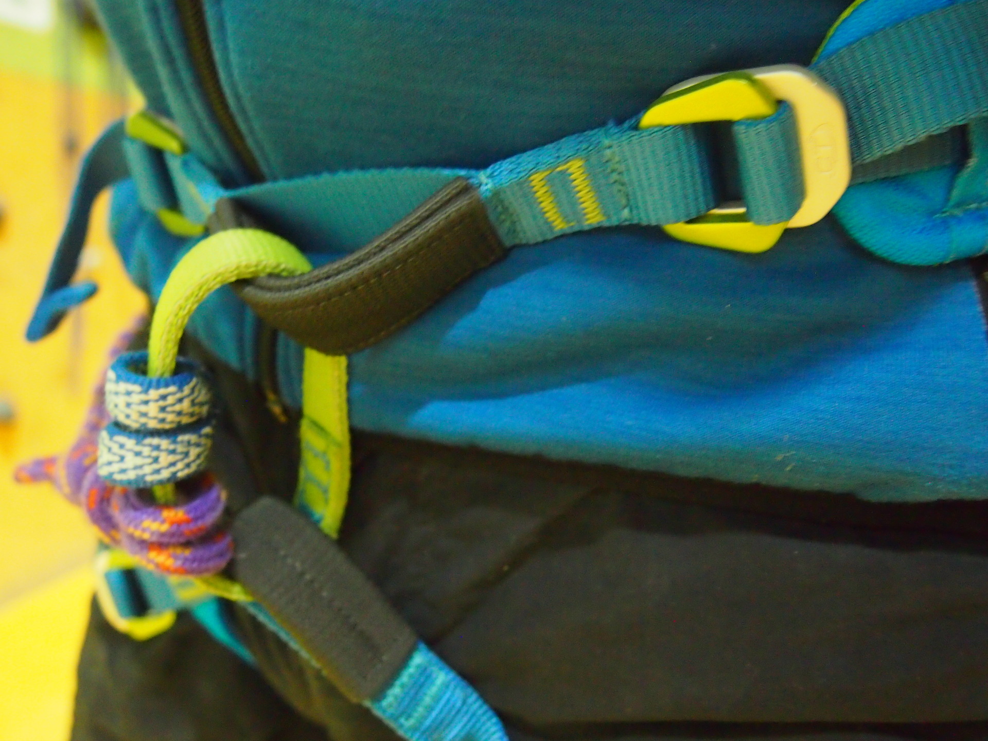 sedák Wall - detail přezky sedák Wall - detail přezky