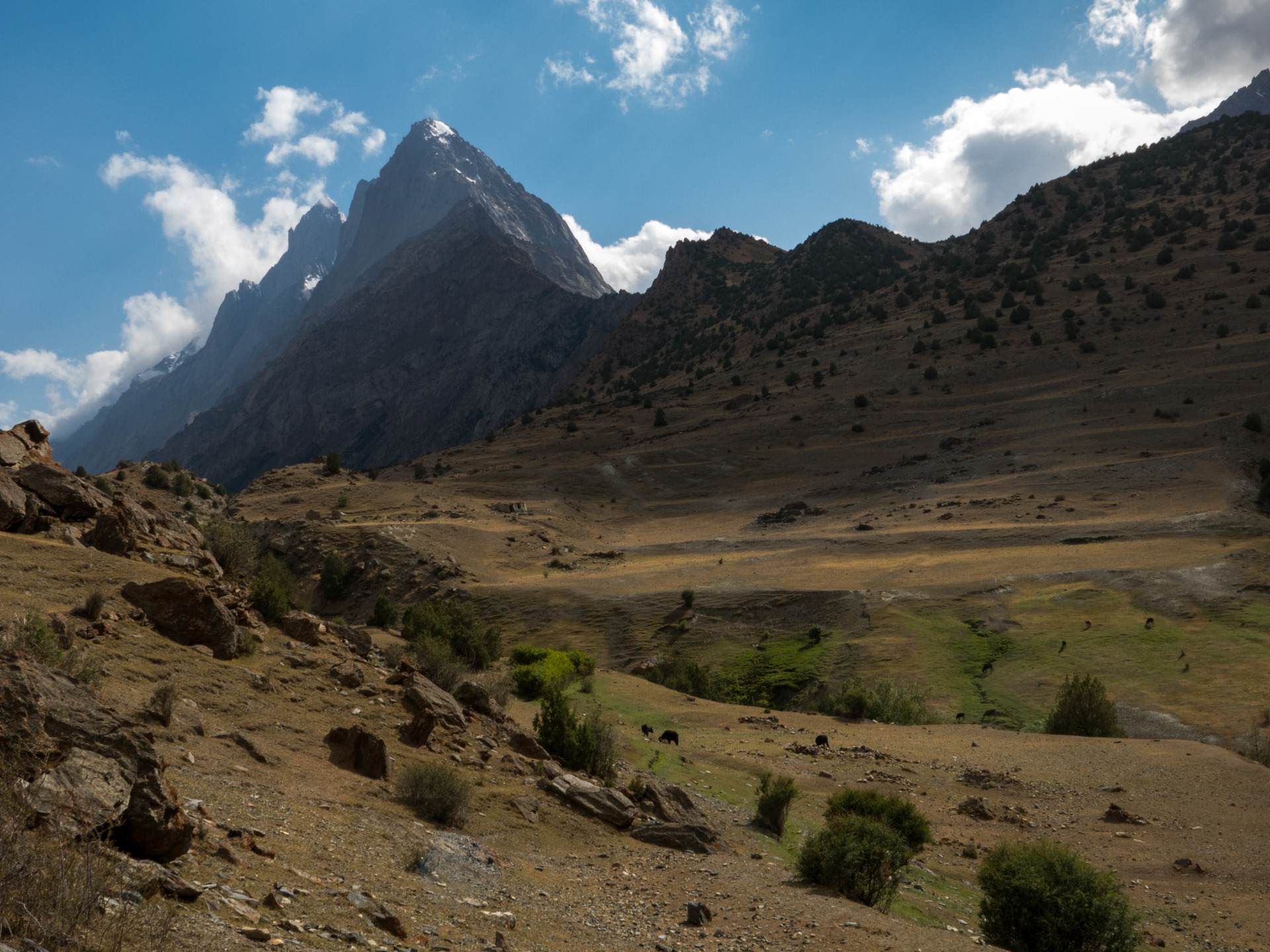 Karavšin, začátek údolí Ak Suu, Kyrgyzstán.
