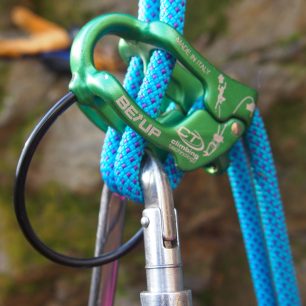 Tvar drážek umožňuje efektivní brzdící vlastnosti.