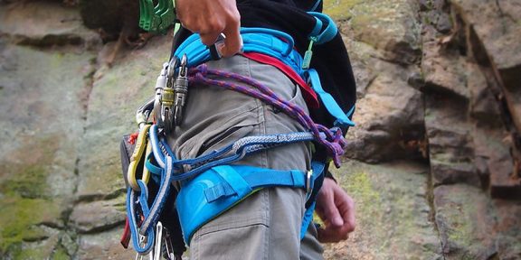 Připraven na BIG Wall – recenze horolezeckého úvazku Climbing Technology WALL