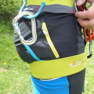 Jediná kapsa na kalhotech.