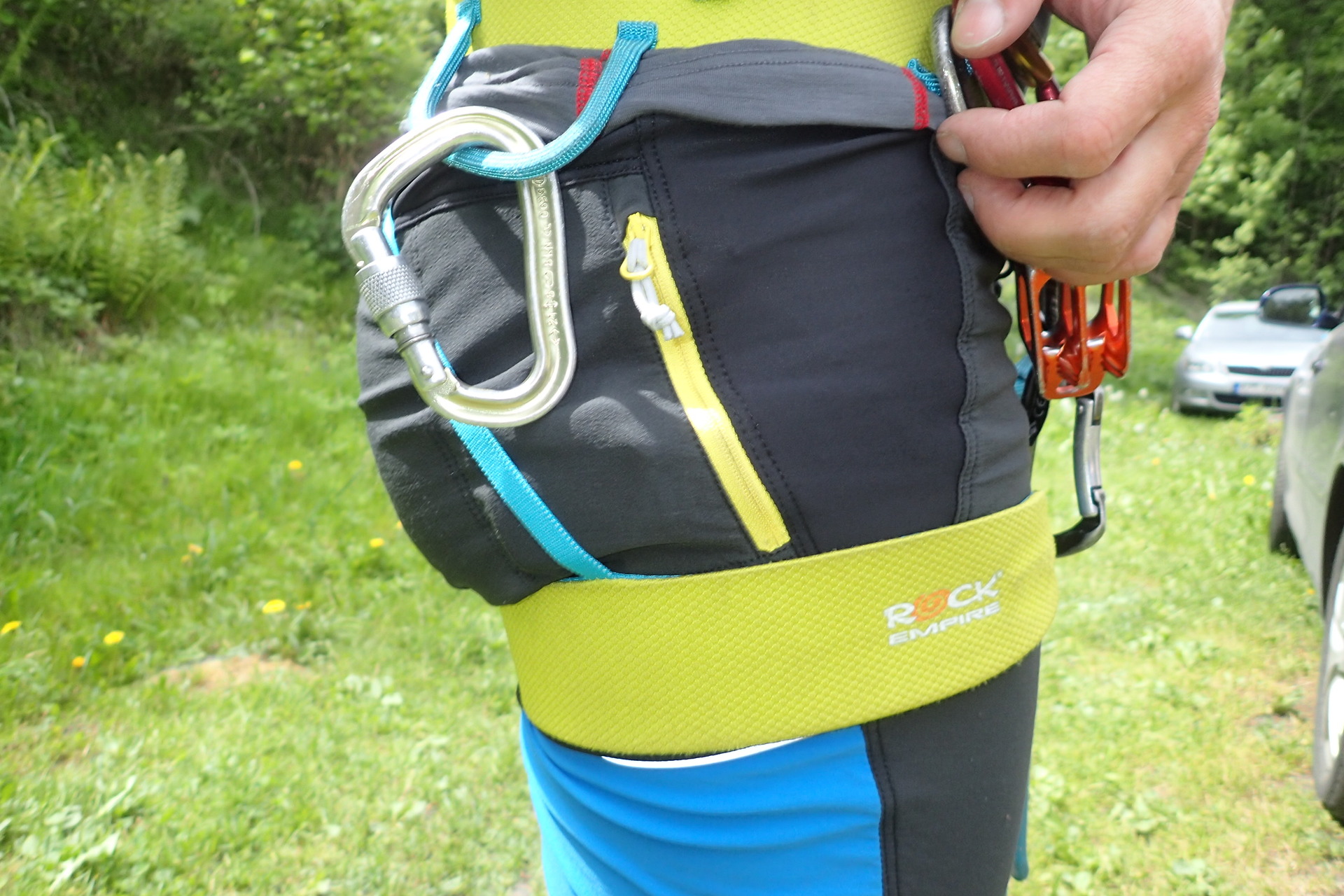 Jediná kapsa na kalhotech. Jediná kapsa na kalhotech.