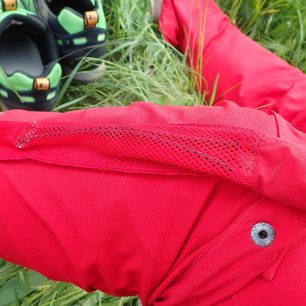 Pohled na stahování zevnitř. Gumička je chráněna a oddělena síťkou.