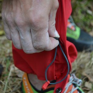 Stahování nohavice v praxi.