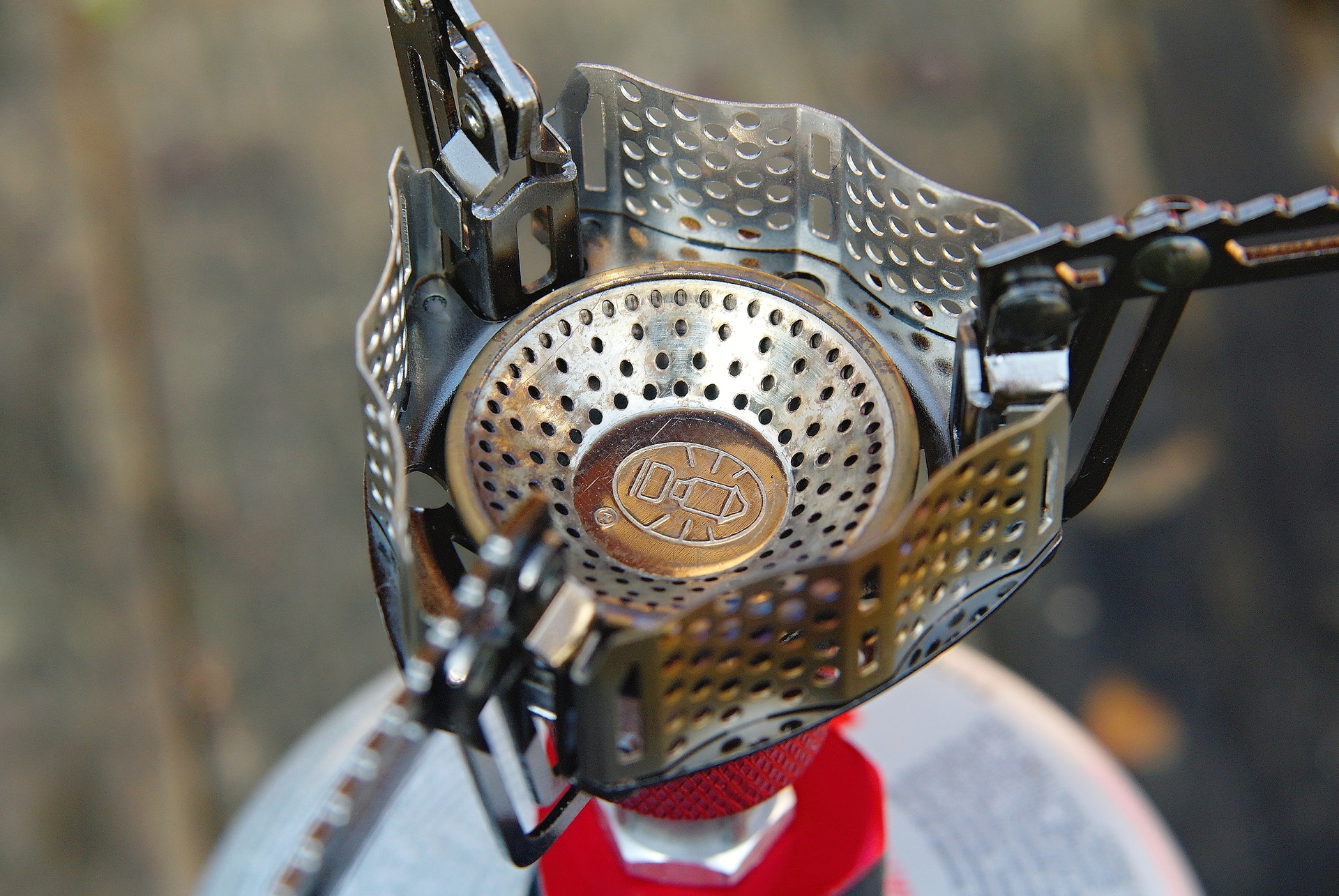 Detail hořáku vařiče Coleman FYRESTORM.