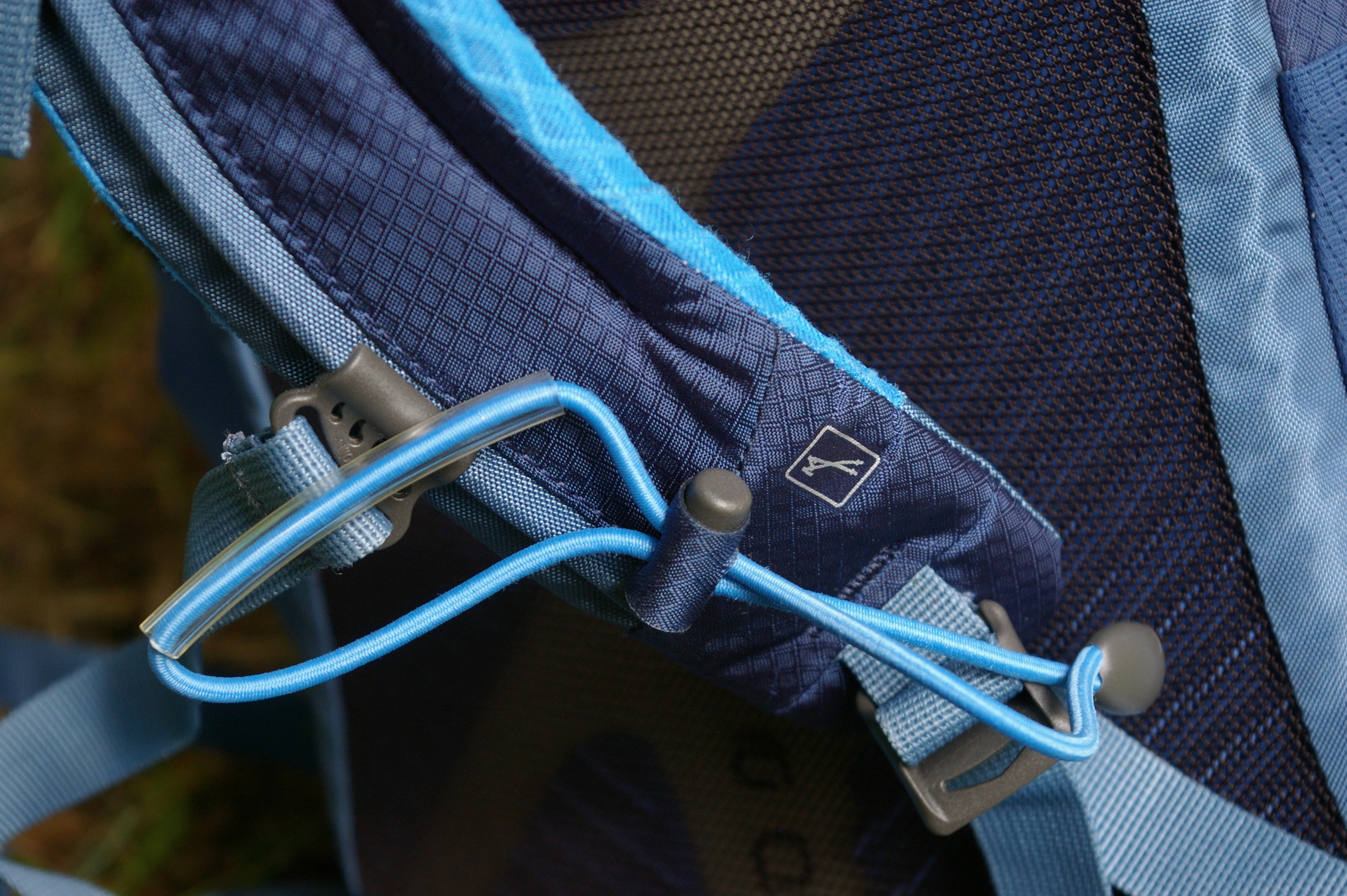 Horní úchyt hůlek.