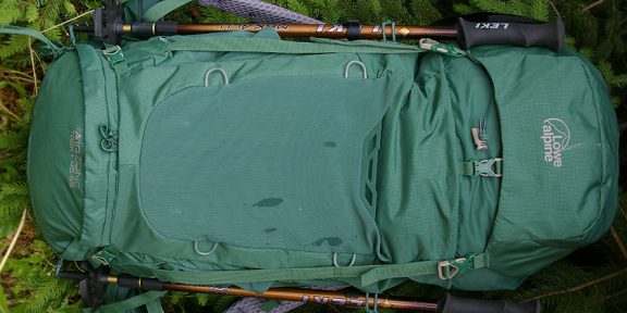 Nadání pro větrání &#8211; recenze batohu Lowe Alpine AirZone Trek+ 45:55