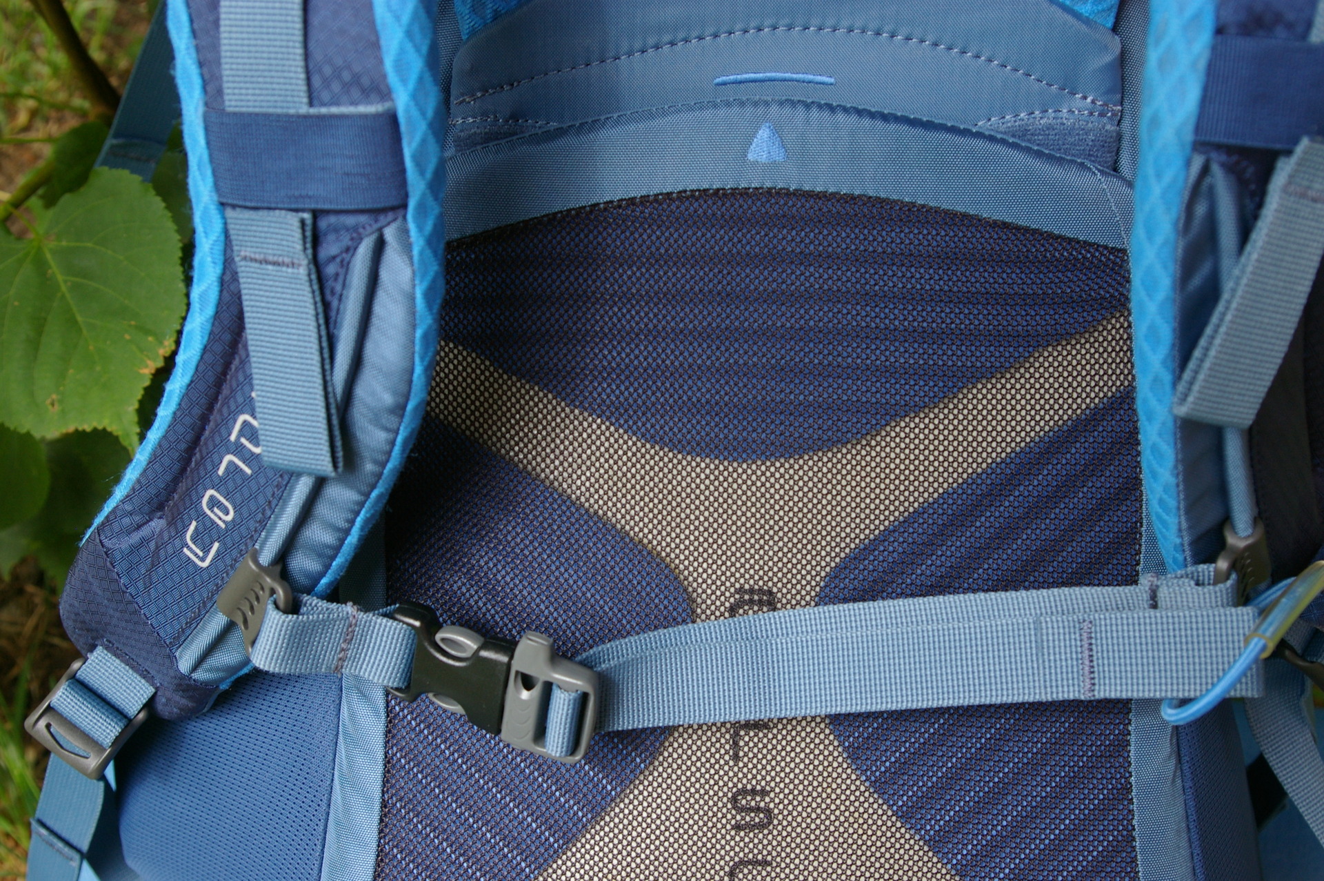 Sepnutý prsní popruh.