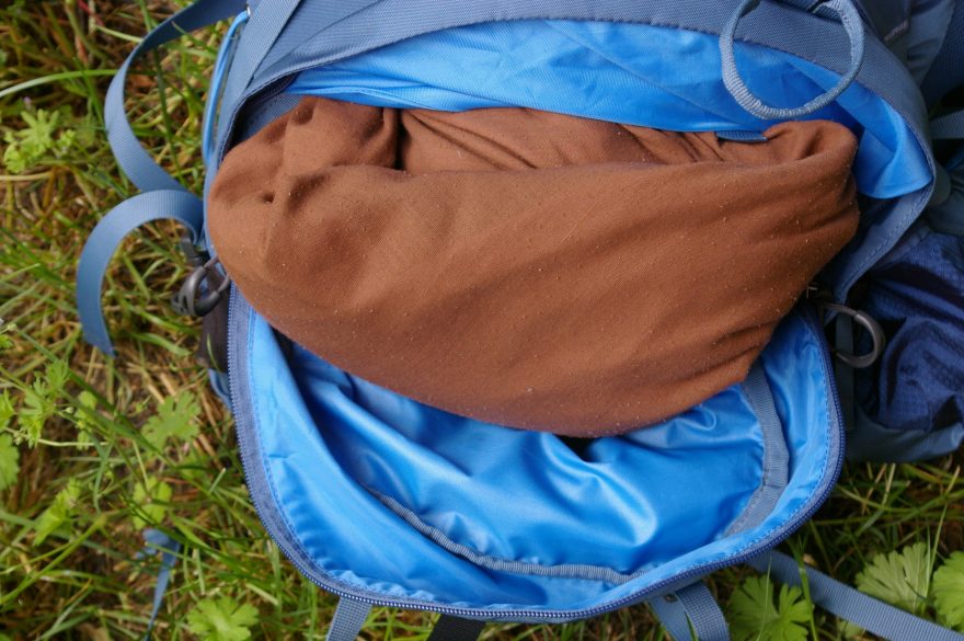 Spodní vstup je dostatečně velký.