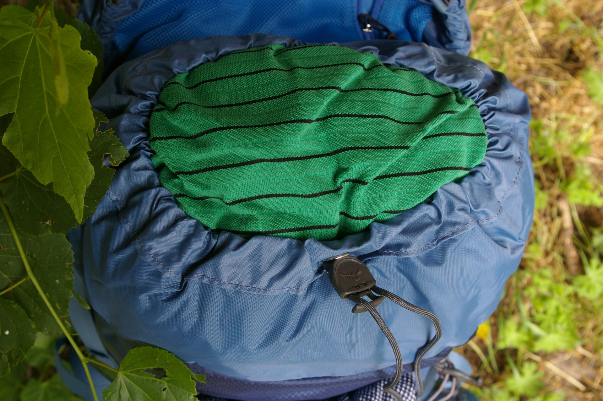 Vrchní uzávěr komory batohu.