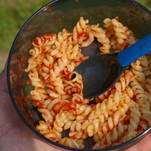 Ochucená porce těstovin.