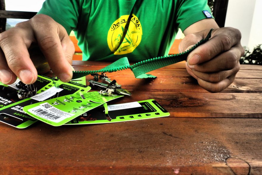 Polámaný zip. Výzva pro FixnZip.