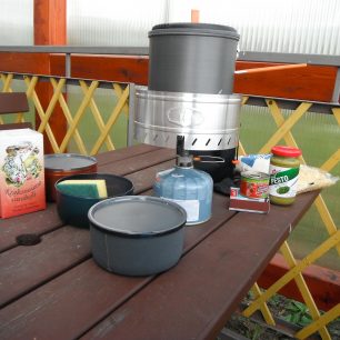 Příprava na vaření těstovin.