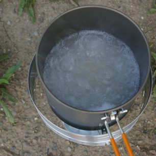 Těstoviny se vaří.