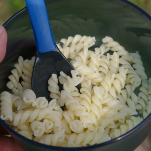 Uvařené těstoviny.