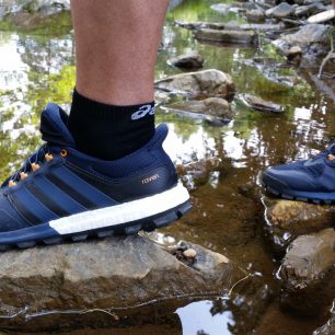 Velmi dobře drží i v mokrém prostředí