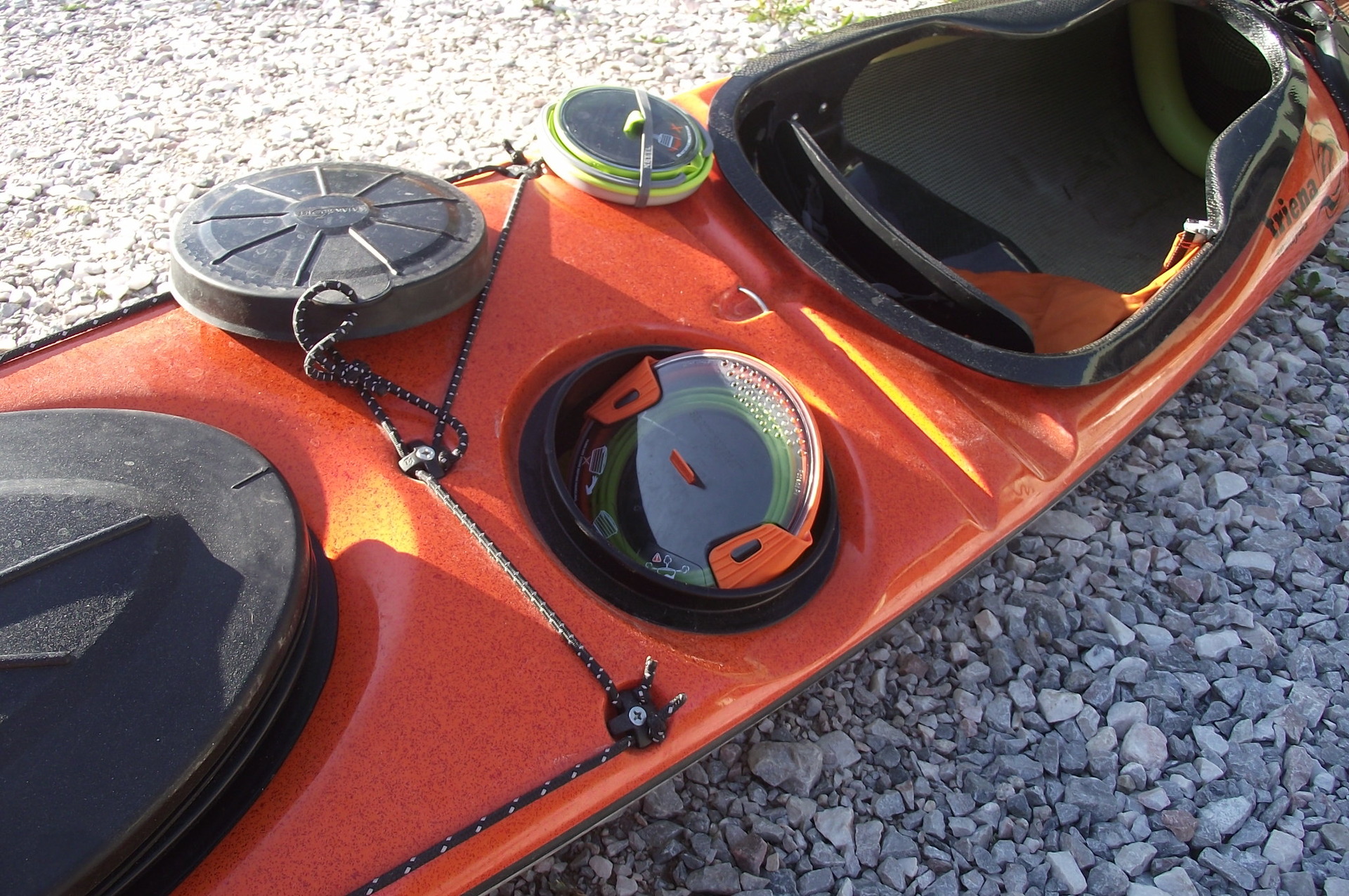 I do sea kayaku se tohle skládací nádobí hezky to vejde.