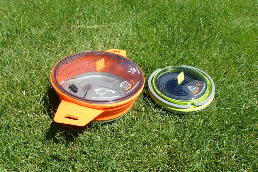 Konvice se vejde do hrnce.