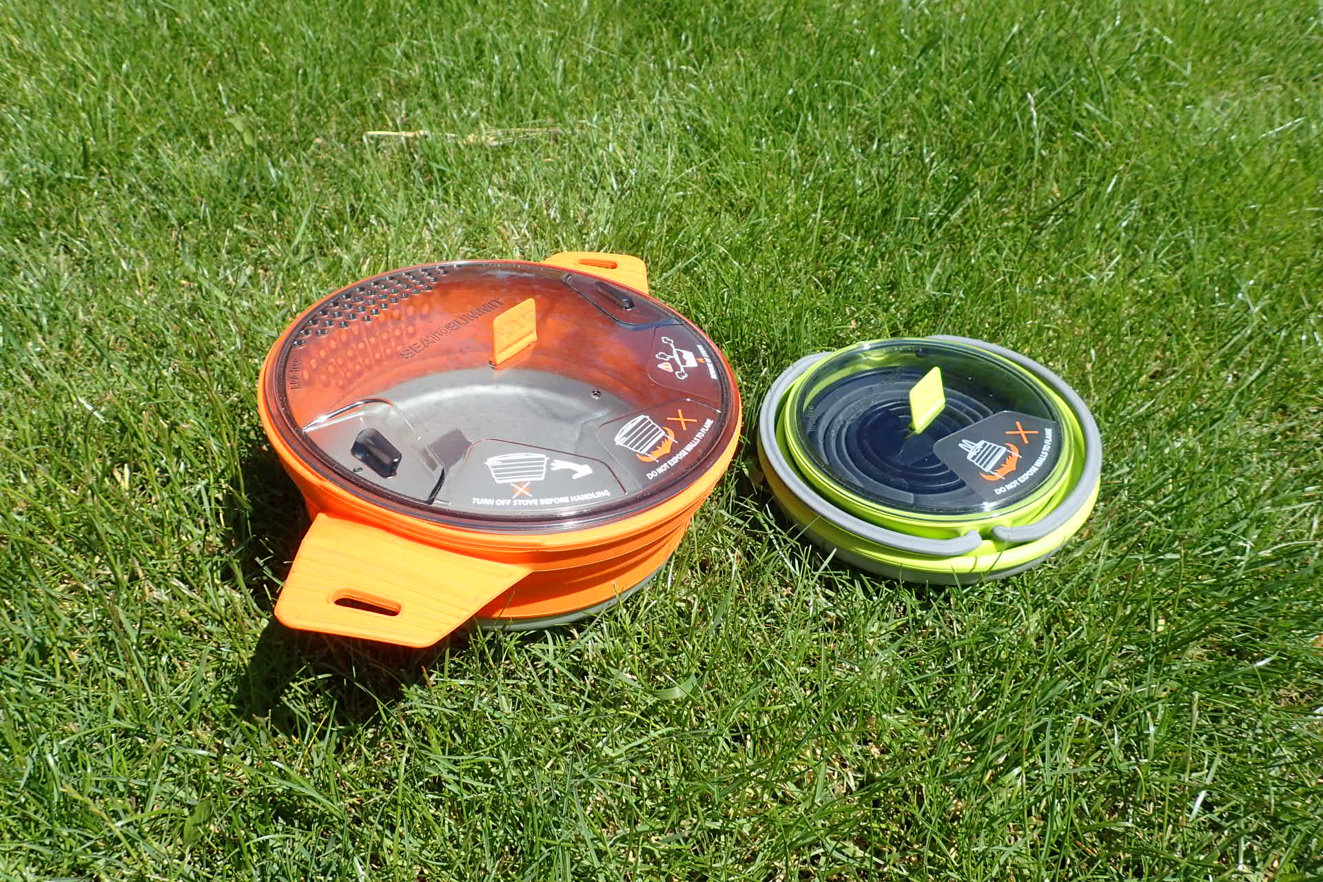 Konvice se vejde do hrnce. Konvice se vejde do hrnce.