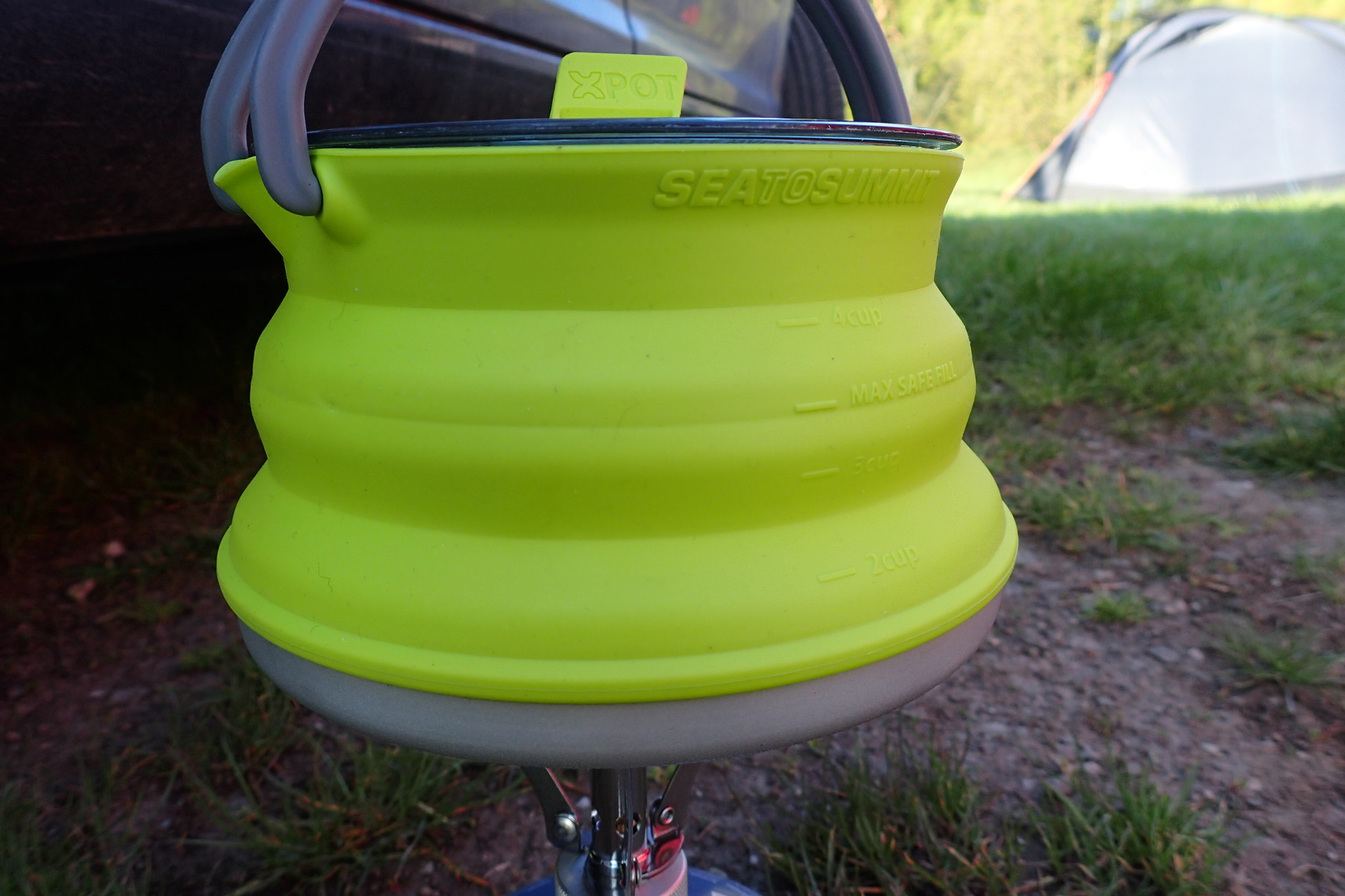 Stupnice obsahu včetně bezpečnostní doporučené hladiny.