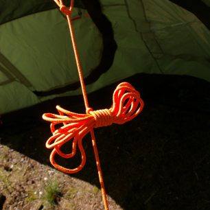 Originálně stočené šňůry.