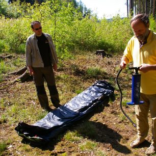 Příprava stavby stanu.