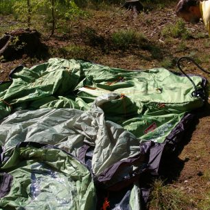 Tlakování konstrukce.