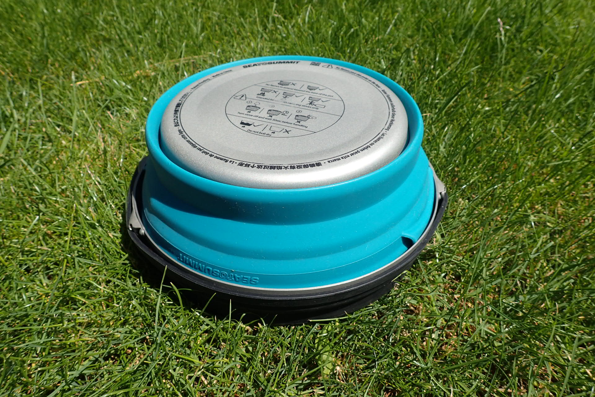 Všechno testované nádobí v sobě.