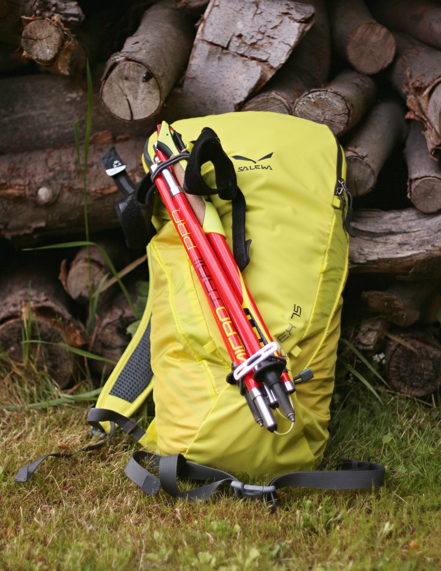 Batoh SALEWA Apex s holemi. Batoh SALEWA Apex s holemi.