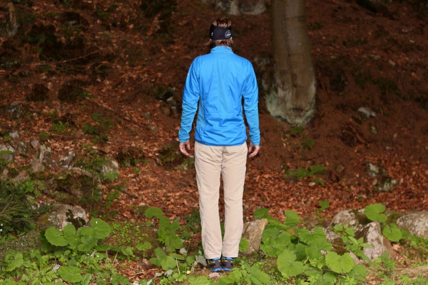 Jak sedí bunda SALEWA Alpha Jacket na testerovi.