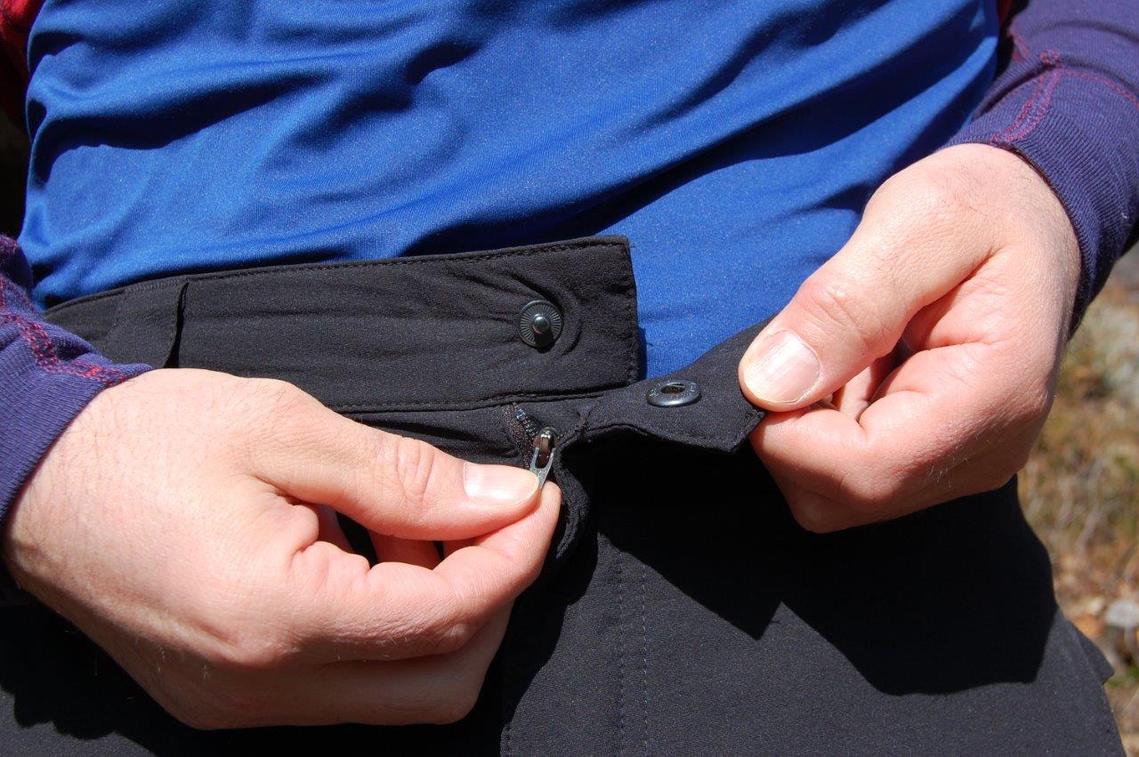 Jednoduché a vyzkoušené zapínání v pase.