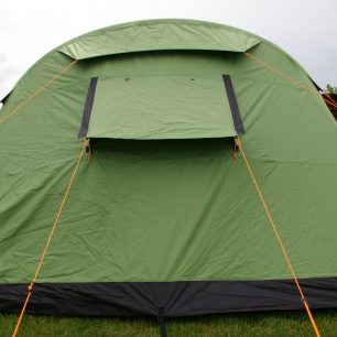 Stan zezadu s otevřeným větráním ložnic.