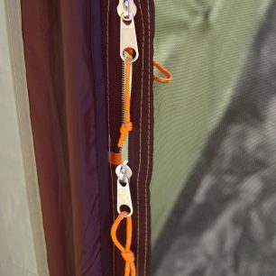 Zipy moskytiery s blokováním.