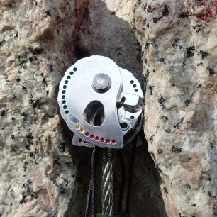 Vylepšený tvar plošek jednotlivých segmentů ještě zlepšuje jeho vlastnosti.