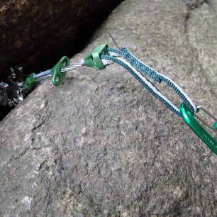 Založen a připraven držet a nepustit.