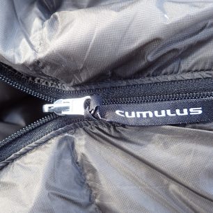 Použití kvalitního YKK spirálového zipu s textilním táhlem Cumulus.
