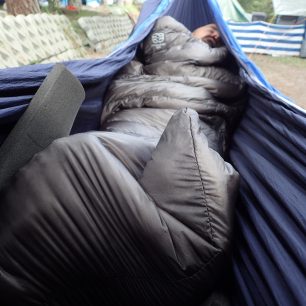 Testování spacáku Cumulus Magic 125 proběhlo i v hamace.