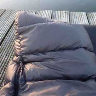 Ukončení zipu u spacáku Cumulus Magic 125 v nožní části.