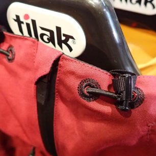 TILAK. Obšívaná průchodka je zajímavým designovým prvkem.