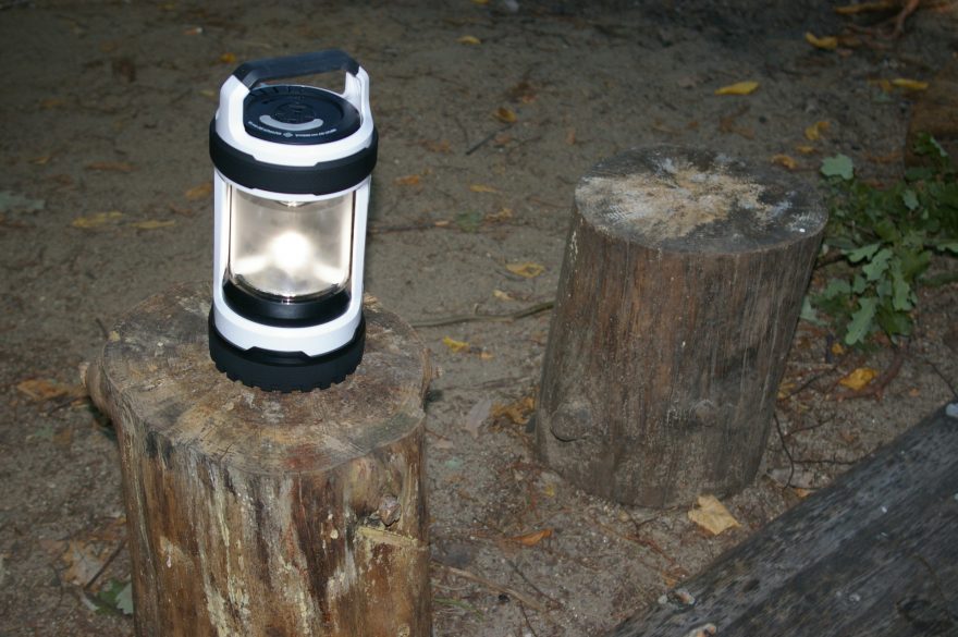 Coleman Twist na tábořišti.