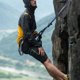 La Sportiva Hail Jacket jako záložní ultralehká bunda na lezení.