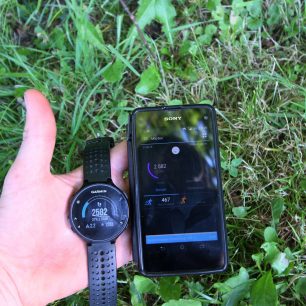 Spárování hodinek Garmin Forerunner 235 s mobilním telefonem.