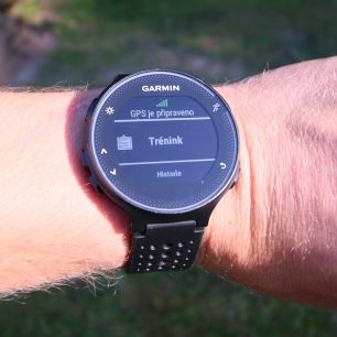 Submenu hodinek Garmin Forerunner 235.