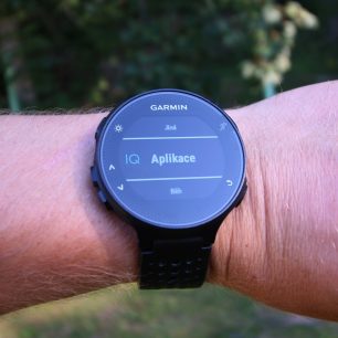 Submenu hodinek Garmin Forerunner 235.
