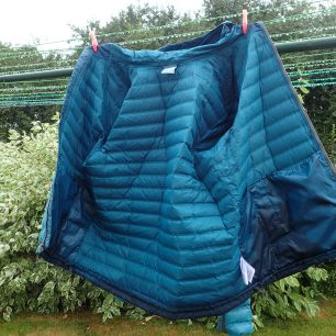 Jediná místa, která zavlhla byly kapsy.